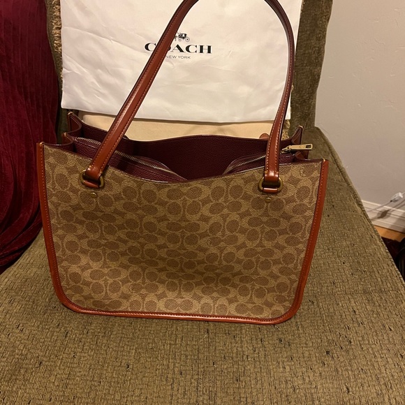 Authentic Signature Coach Satchel - Picture 4 of 9